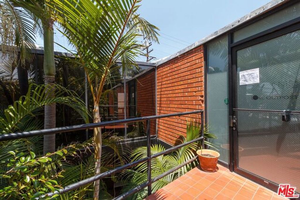 337 S Robertson Boulevard 103, Beverly Hills, CA 90211 — photo 3