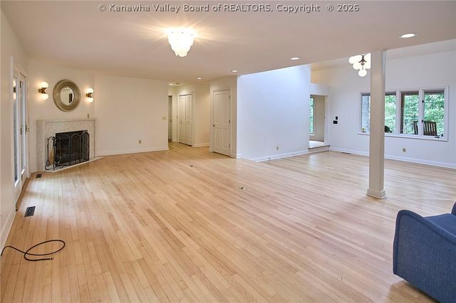 12 Dunlevy Road, Charleston, WV 25314