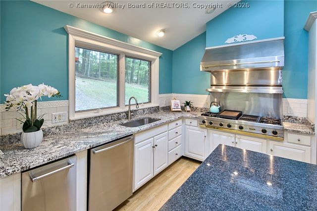 12 Dunlevy Road, Charleston, WV 25314