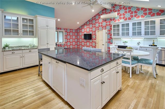 12 Dunlevy Road, Charleston, WV 25314