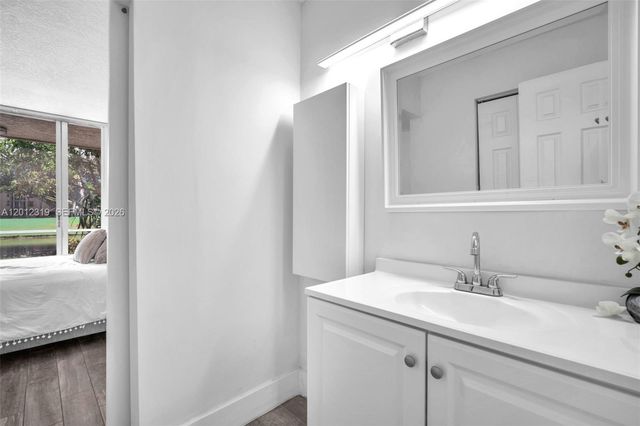 9431 Live Oak Pl 108, Davie, FL 33324