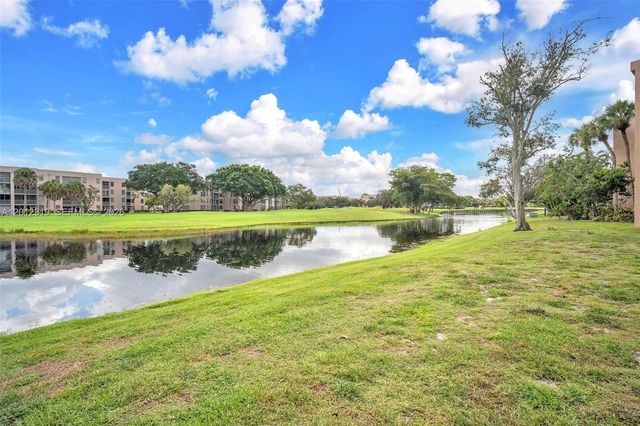 9431 Live Oak Pl 108, Davie, FL 33324