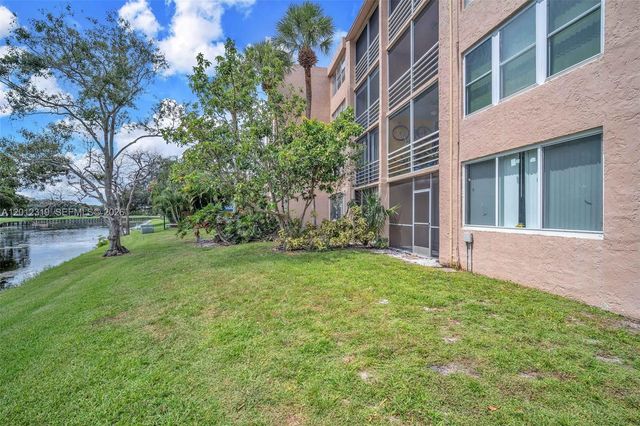 9431 Live Oak Pl 108, Davie, FL 33324