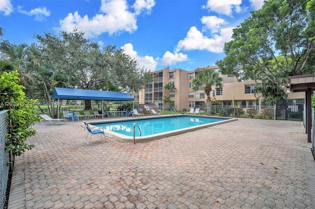 9431 Live Oak Pl 108, Davie, FL 33324