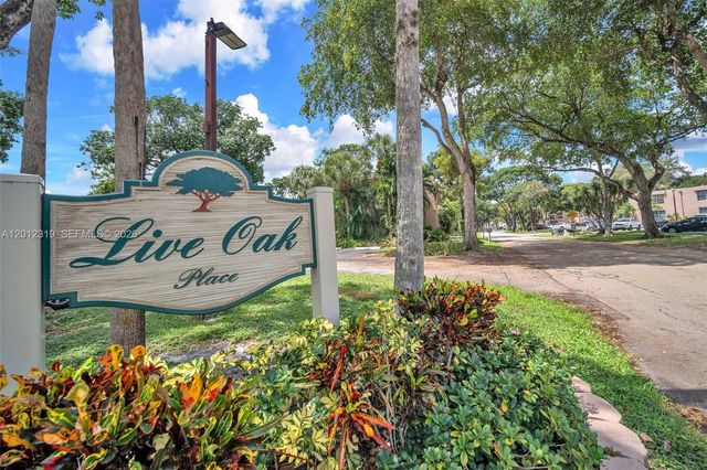 9431 Live Oak Pl 108, Davie, FL 33324