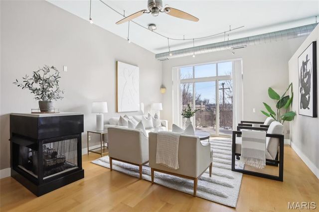 6340 Clayton Road 207, St Louis, MO 63117