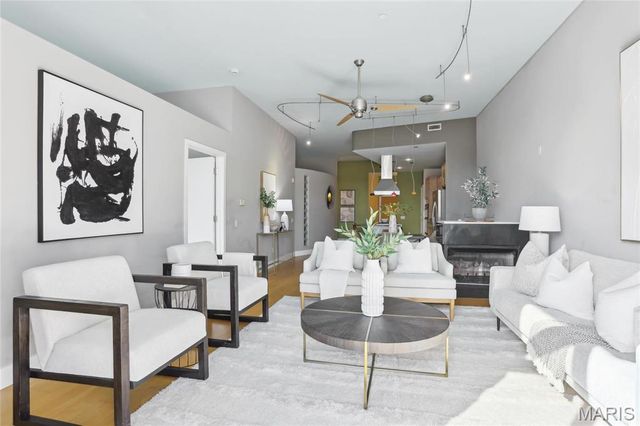 6340 Clayton Road 207, St Louis, MO 63117