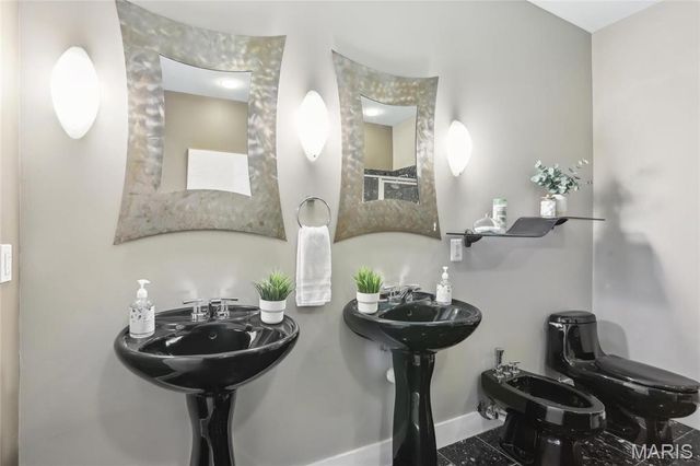 6340 Clayton Road 207, St Louis, MO 63117