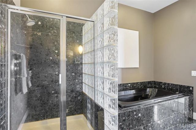 6340 Clayton Road 207, St Louis, MO 63117