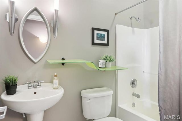 6340 Clayton Road 207, St Louis, MO 63117