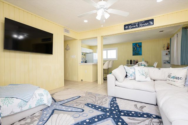 21211 Gulf Dr Drive, Galveston, TX 77554