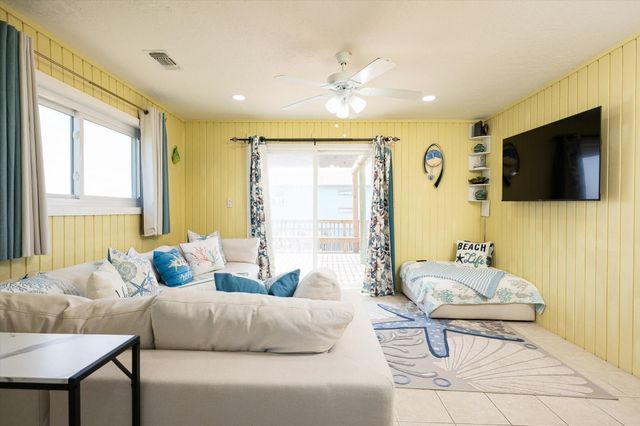 21211 Gulf Dr Drive, Galveston, TX 77554