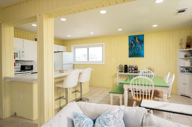 21211 Gulf Dr Drive, Galveston, TX 77554