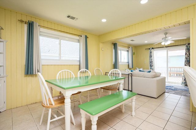 21211 Gulf Dr Drive, Galveston, TX 77554