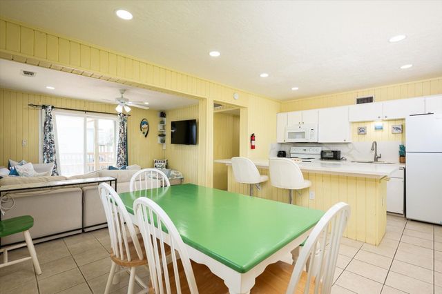 21211 Gulf Dr Drive, Galveston, TX 77554