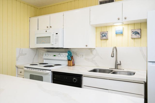 21211 Gulf Dr Drive, Galveston, TX 77554