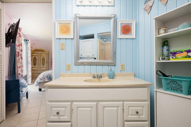 21211 Gulf Dr Drive, Galveston, TX 77554