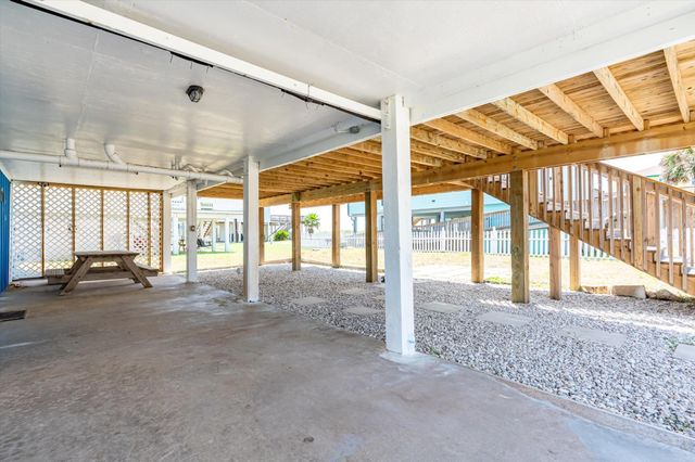 21211 Gulf Dr Drive, Galveston, TX 77554