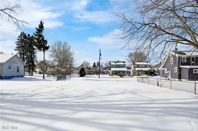 1824 Root Avenue NE, Canton, OH 44705