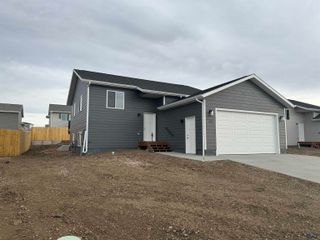 404 NIGHTHAWK DR, Box Elder, SD 57719