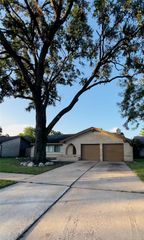 9614 Ravensworth Drive, Houston, TX 77031