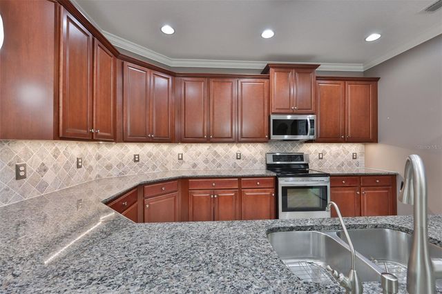 2203 OAKLEY GREEN DRIVE 45, Sun City Center, FL 33573