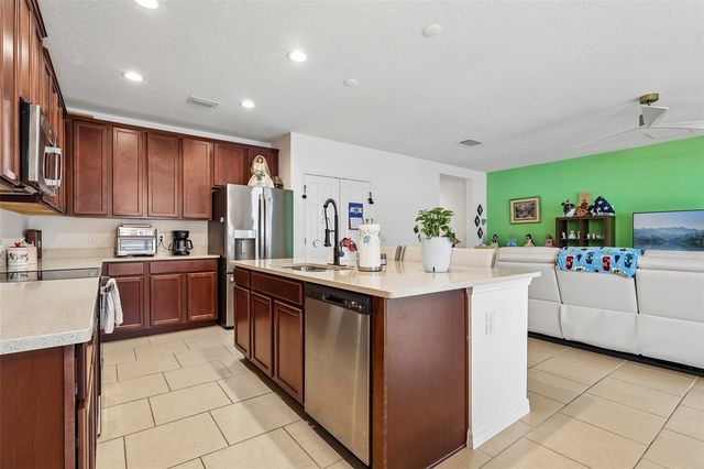833 AVENAL LANE, Davenport, FL 33837