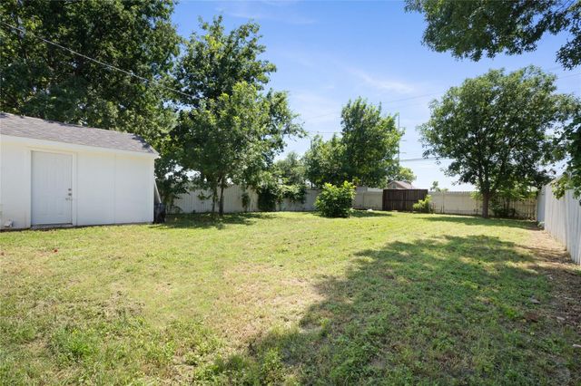 703 N Jester Avenue, Dallas, TX 75211