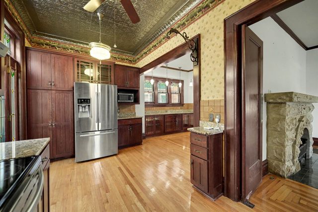 340 S 8th St, Salina, KS 67401