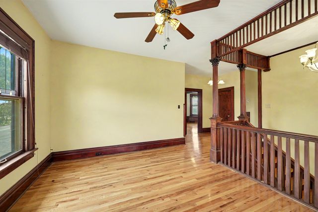 340 S 8th St, Salina, KS 67401
