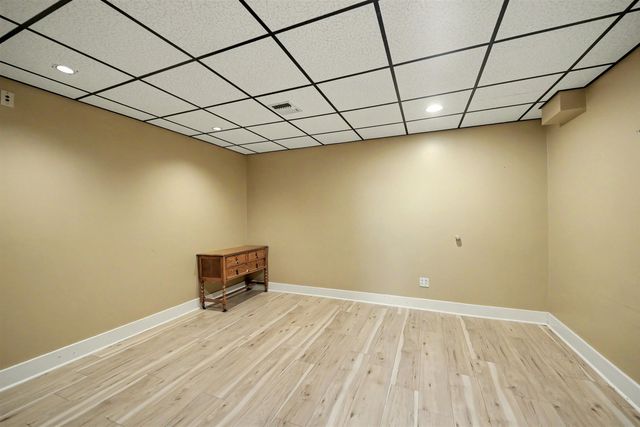 340 S 8th St, Salina, KS 67401
