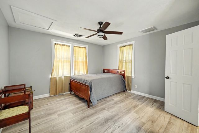 340 S 8th St, Salina, KS 67401