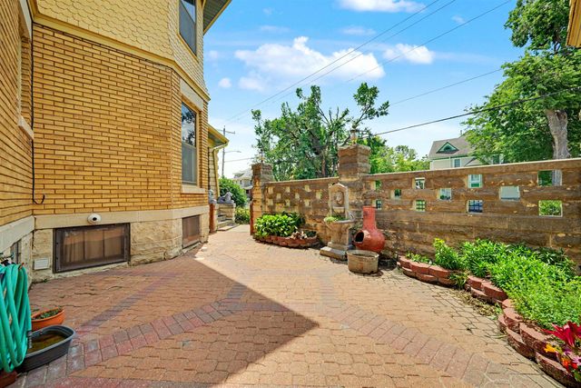 340 S 8th St, Salina, KS 67401