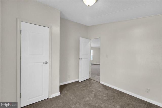 327 OAK ST, Hamburg, PA 19526