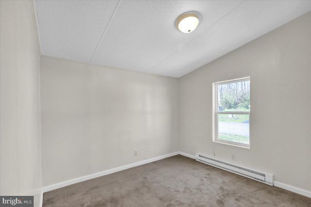 327 OAK ST, Hamburg, PA 19526