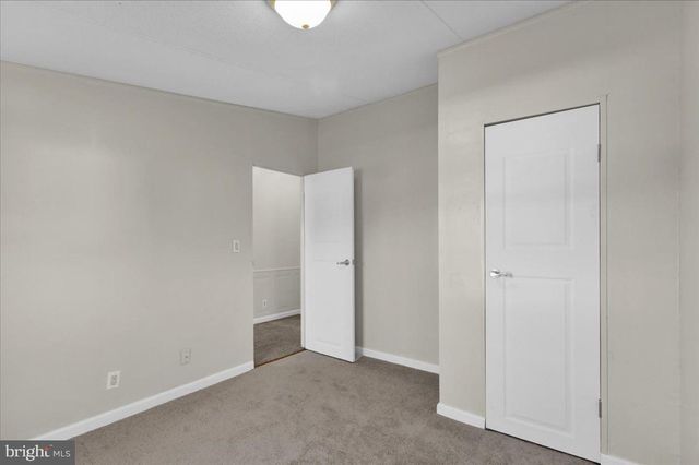 327 OAK ST, Hamburg, PA 19526
