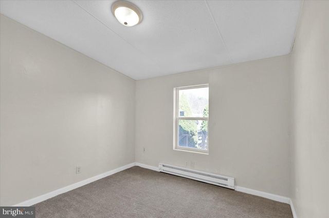 327 OAK ST, Hamburg, PA 19526