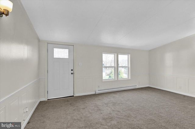 327 OAK ST, Hamburg, PA 19526