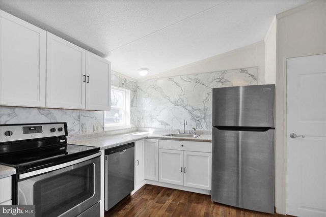 327 OAK ST, Hamburg, PA 19526