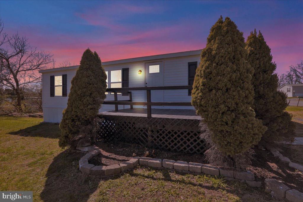 327 OAK ST, Hamburg, PA 19526