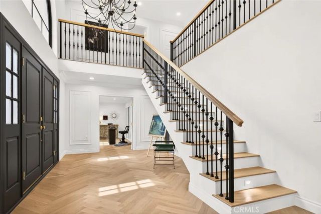 16717 Encino Hills Drive, Encino, CA 91436