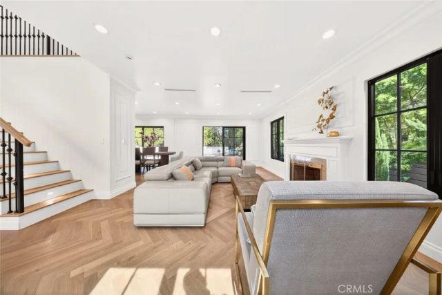 16717 Encino Hills Drive, Encino, CA 91436