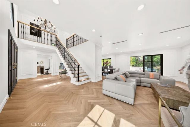 16717 Encino Hills Drive, Encino, CA 91436