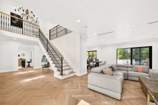 16717 Encino Hills Drive, Encino, CA 91436