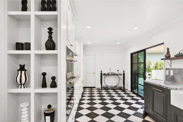 16717 Encino Hills Drive, Encino, CA 91436