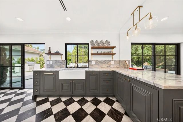 16717 Encino Hills Drive, Encino, CA 91436