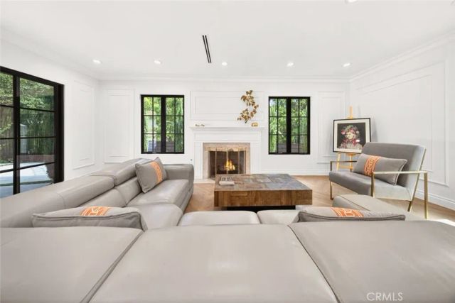 16717 Encino Hills Drive, Encino, CA 91436