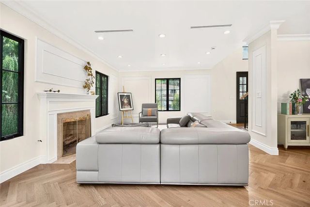 16717 Encino Hills Drive, Encino, CA 91436