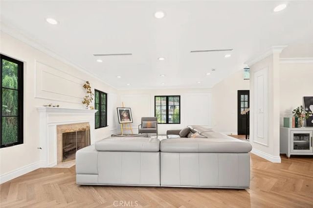 16717 Encino Hills Drive, Encino, CA 91436