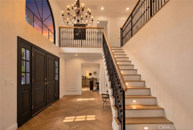 16717 Encino Hills Drive, Encino, CA 91436